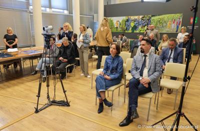 Uczestnicy konferencji prasowej dot. podsumowania 14 partnerstw samorządowych w województwie lubuskim, w ramach tzw. wymiaru terytorialnego programu Fundusze Europejskie dla Lubuskiego. 