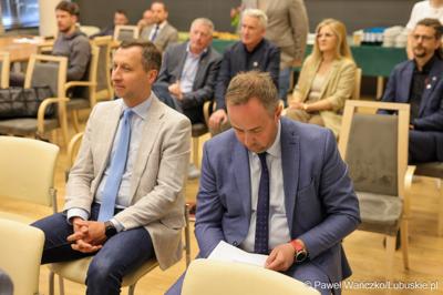 Uczestnicy konferencji prasowej dot. podsumowania 14 partnerstw samorządowych w województwie lubuskim, w ramach tzw. wymiaru terytorialnego programu Fundusze Europejskie dla Lubuskiego. 