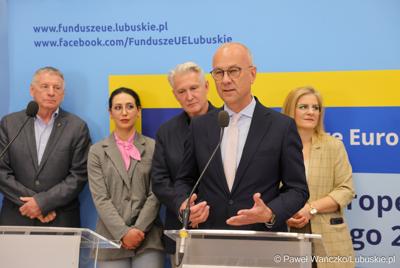 Uczestnicy konferencji prasowej w Urzędzie Marszałkowskim Województwa Lubuskiego