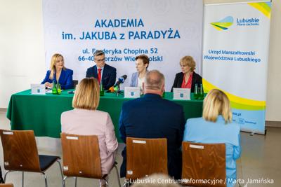 Na pielęgniarstwo w AJP trafiło 5,2 miliona złotych. To część szerszego programu wsparcia, który objął także Uniwersytet Zielonogórski i inne instytucje na łączną kwotę niemal 50 milionów złotych w ciągu ostatniej dekady.