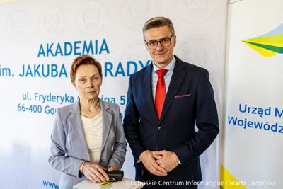 Na pielęgniarstwo w AJP trafiło 5,2 miliona złotych. To część szerszego programu wsparcia, który objął także Uniwersytet Zielonogórski i inne instytucje na łączną kwotę niemal 50 milionów złotych w ciągu ostatniej dekady.