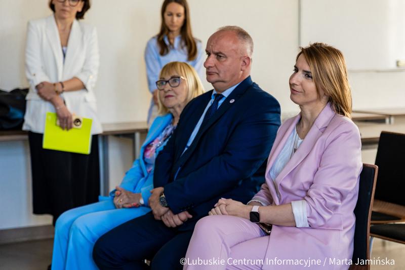 Na pielęgniarstwo w AJP trafiło 5,2 miliona złotych. To część szerszego programu wsparcia, który objął także Uniwersytet Zielonogórski i inne instytucje na łączną kwotę niemal 50 milionów złotych w ciągu ostatniej dekady.