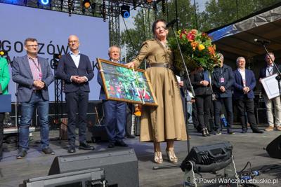 Inauguracja sobotniego Święta Województwa Lubuskiego miała chwile wzruszenia. Oto uhonorowano świętujący 70 lat działalności gorzowski Cygański Teatr Muzyczny Terno oraz jego założyciela - obchodzącego 90. urodziny Edwarda Dębickiego.  