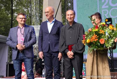 Inauguracja sobotniego Święta Województwa Lubuskiego miała chwile wzruszenia. Oto uhonorowano świętujący 70 lat działalności gorzowski Cygański Teatr Muzyczny Terno oraz jego założyciela - obchodzącego 90. urodziny Edwarda Dębickiego.  