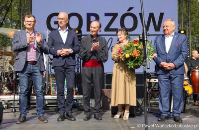 Inauguracja sobotniego Święta Województwa Lubuskiego miała chwile wzruszenia. Oto uhonorowano świętujący 70 lat działalności gorzowski Cygański Teatr Muzyczny Terno oraz jego założyciela - obchodzącego 90. urodziny Edwarda Dębickiego.  