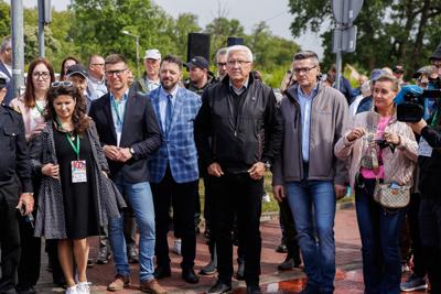 Historia mostu sięga końca kwietnia 1925 roku, kiedy to został oddany do użytku przez zielonogórską Fabrykę Budowy Mostów i Konstrukcji Żelaznych Georga Beuchelta. Przez dekady łączył ludzi, instytucje i pokolenia.