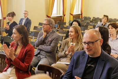  Projekt edukacyjny jest czymś, z czym powinna na co dzień obcować każda szkoła, każda placówka edukacyjna. Projekty edukacyjne to projekty badawcze, społeczne, językowe, ale to także szeroko pojęte projekty wychowawcze.