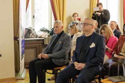  Projekt edukacyjny jest czymś, z czym powinna na co dzień obcować każda szkoła, każda placówka edukacyjna. Projekty edukacyjne to projekty badawcze, społeczne, językowe, ale to także szeroko pojęte projekty wychowawcze.