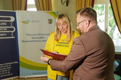  Projekt edukacyjny jest czymś, z czym powinna na co dzień obcować każda szkoła, każda placówka edukacyjna. Projekty edukacyjne to projekty badawcze, społeczne, językowe, ale to także szeroko pojęte projekty wychowawcze.