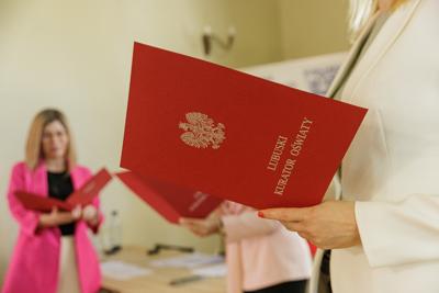  Projekt edukacyjny jest czymś, z czym powinna na co dzień obcować każda szkoła, każda placówka edukacyjna. Projekty edukacyjne to projekty badawcze, społeczne, językowe, ale to także szeroko pojęte projekty wychowawcze.