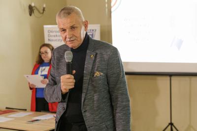  Projekt edukacyjny jest czymś, z czym powinna na co dzień obcować każda szkoła, każda placówka edukacyjna. Projekty edukacyjne to projekty badawcze, społeczne, językowe, ale to także szeroko pojęte projekty wychowawcze.