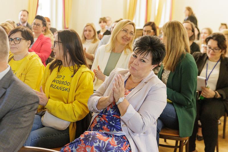 Projekt edukacyjny jest czymś, z czym powinna na co dzień obcować każda szkoła, każda placówka edukacyjna. Projekty edukacyjne to projekty badawcze, społeczne, językowe, ale to także szeroko pojęte projekty wychowawcze.
