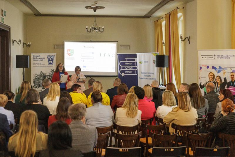 Projekt edukacyjny jest czymś, z czym powinna na co dzień obcować każda szkoła, każda placówka edukacyjna. Projekty edukacyjne to projekty badawcze, społeczne, językowe, ale to także szeroko pojęte projekty wychowawcze.