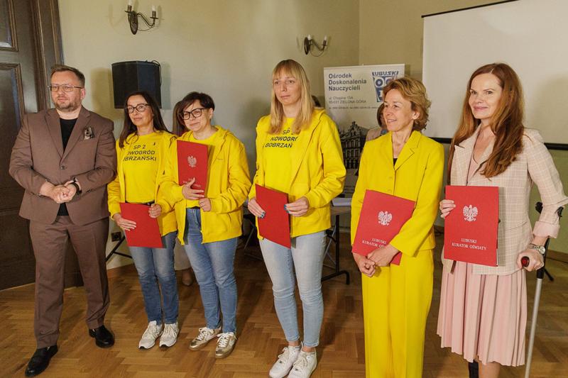 Projekt edukacyjny jest czymś, z czym powinna na co dzień obcować każda szkoła, każda placówka edukacyjna. Projekty edukacyjne to projekty badawcze, społeczne, językowe, ale to także szeroko pojęte projekty wychowawcze.