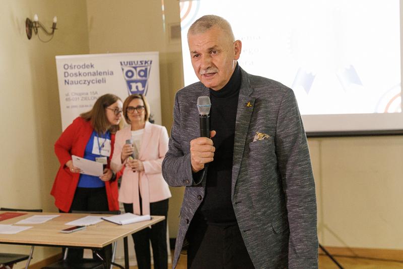 Projekt edukacyjny jest czymś, z czym powinna na co dzień obcować każda szkoła, każda placówka edukacyjna. Projekty edukacyjne to projekty badawcze, społeczne, językowe, ale to także szeroko pojęte projekty wychowawcze.
