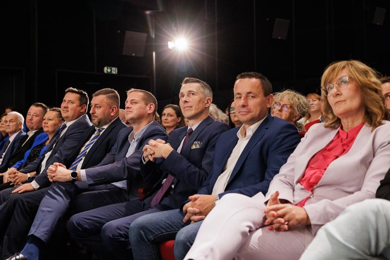 W sobotę, 17 maja 2025 roku, w Świebodzińskim Domu Kultury odbyła się uroczysta Gala Finałowa pierwszej edycji konkursu „Sołtys Roku 2025”, zorganizowanego przez Departament Programów Rozwoju Obszarów Wiejskich Urzędu Marszałkowskiego Województwa Lubuskiego.