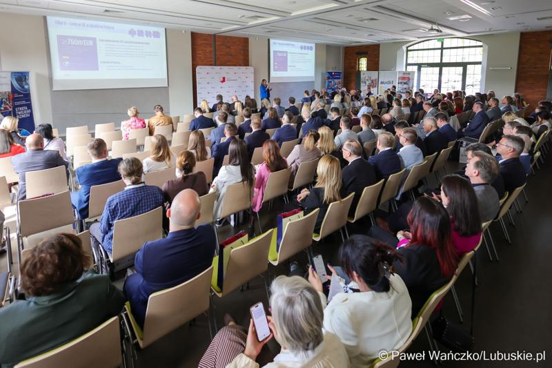 Uczestnicy dwudniowej Konferencji Polska Strefa Inwestycji 2025 – Forum Gospodarcze K-S-SSE, w Pałacu w Mierzęcinie