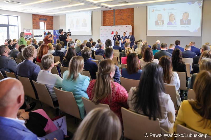 Uczestnicy dwudniowej Konferencji Polska Strefa Inwestycji 2025 – Forum Gospodarcze K-S-SSE, w Pałacu w Mierzęcinie