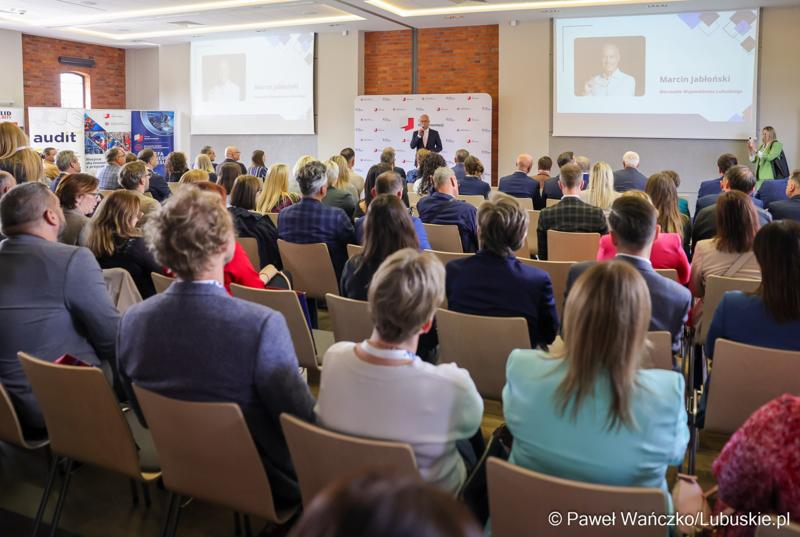 Uczestnicy dwudniowej Konferencji Polska Strefa Inwestycji 2025 – Forum Gospodarcze K-S-SSE, w Pałacu w Mierzęcinie
