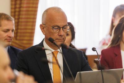 Marszałek przedstawił kluczowe obszary współpracy województwa z Zieloną Górą: kultura (Lubuski Teatr, Filharmonia, Muzeum Ziemi Lubuskiej, festiwale), zdrowie (Szpital Uniwersytecki), innowacje (Park Technologii Kosmicznych) oraz fundusze unijne dla Zielonogórsko-Nowosolskiego Miejskiego Obszaru Funkcjonalnego.