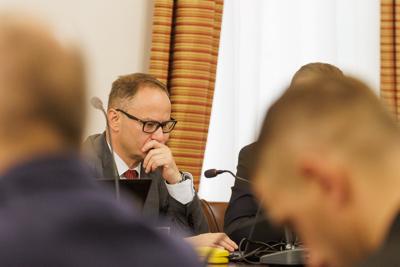Marszałek przedstawił kluczowe obszary współpracy województwa z Zieloną Górą: kultura (Lubuski Teatr, Filharmonia, Muzeum Ziemi Lubuskiej, festiwale), zdrowie (Szpital Uniwersytecki), innowacje (Park Technologii Kosmicznych) oraz fundusze unijne dla Zielonogórsko-Nowosolskiego Miejskiego Obszaru Funkcjonalnego.