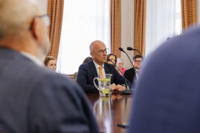 Marszałek przedstawił kluczowe obszary współpracy województwa z Zieloną Górą: kultura (Lubuski Teatr, Filharmonia, Muzeum Ziemi Lubuskiej, festiwale), zdrowie (Szpital Uniwersytecki), innowacje (Park Technologii Kosmicznych) oraz fundusze unijne dla Zielonogórsko-Nowosolskiego Miejskiego Obszaru Funkcjonalnego.