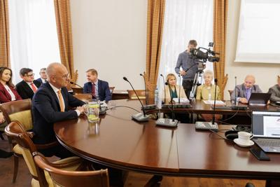 Marszałek przedstawił kluczowe obszary współpracy województwa z Zieloną Górą: kultura (Lubuski Teatr, Filharmonia, Muzeum Ziemi Lubuskiej, festiwale), zdrowie (Szpital Uniwersytecki), innowacje (Park Technologii Kosmicznych) oraz fundusze unijne dla Zielonogórsko-Nowosolskiego Miejskiego Obszaru Funkcjonalnego.