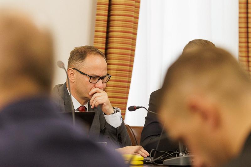 Marszałek przedstawił kluczowe obszary współpracy województwa z Zieloną Górą: kultura (Lubuski Teatr, Filharmonia, Muzeum Ziemi Lubuskiej, festiwale), zdrowie (Szpital Uniwersytecki), innowacje (Park Technologii Kosmicznych) oraz fundusze unijne dla Zielonogórsko-Nowosolskiego Miejskiego Obszaru Funkcjonalnego.