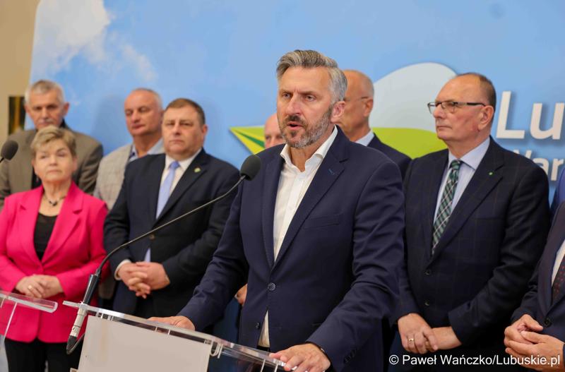 Uczestnicy konferencji prasowej dot. kampanii profrekwencyjnej przed drugą turą wyborów prezydenckich