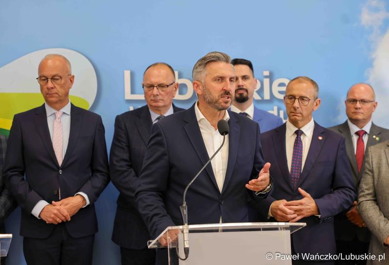 Uczestnicy konferencji prasowej dot. kampanii profrekwencyjnej przed drugą turą wyborów prezydenckich