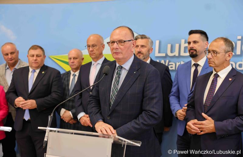 Uczestnicy konferencji prasowej dot. kampanii profrekwencyjnej przed drugą turą wyborów prezydenckich