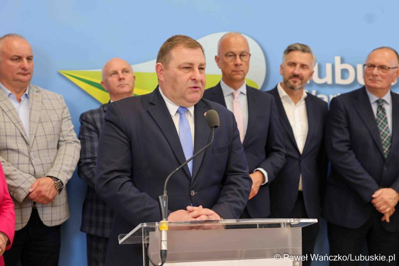 Uczestnicy konferencji prasowej dot. kampanii profrekwencyjnej przed drugą turą wyborów prezydenckich