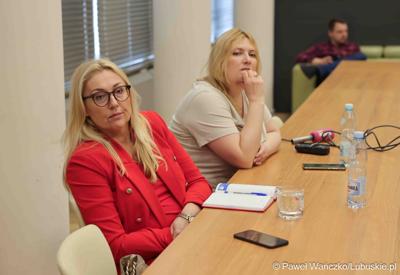 Zielonogórskie dziennikarski na konferencji prasowej dot. kampanii profrekwencyjnej przed drugą turą wyborów prezydenckich