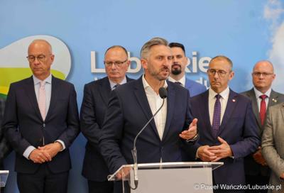 Uczestnicy konferencji prasowej dot. kampanii profrekwencyjnej przed drugą turą wyborów prezydenckich