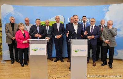 Uczestnicy konferencji prasowej dot. kampanii profrekwencyjnej przed drugą turą wyborów prezydenckich