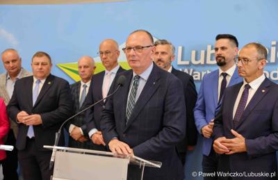 Uczestnicy konferencji prasowej dot. kampanii profrekwencyjnej przed drugą turą wyborów prezydenckich