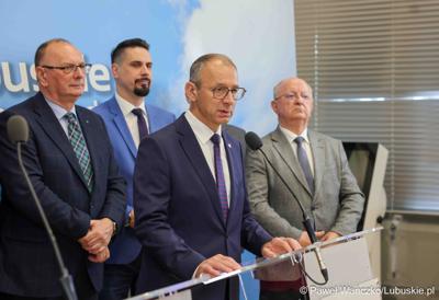 Uczestnicy konferencji prasowej dot. kampanii profrekwencyjnej przed drugą turą wyborów prezydenckich