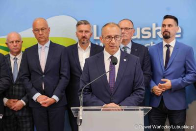 Uczestnicy konferencji prasowej dot. kampanii profrekwencyjnej przed drugą turą wyborów prezydenckich