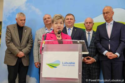 Uczestnicy konferencji prasowej dot. kampanii profrekwencyjnej przed drugą turą wyborów prezydenckich