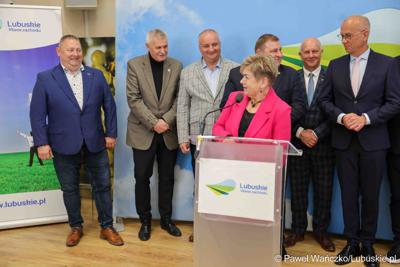Uczestnicy konferencji prasowej dot. kampanii profrekwencyjnej przed drugą turą wyborów prezydenckich