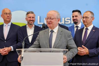 Uczestnicy konferencji prasowej dot. kampanii profrekwencyjnej przed drugą turą wyborów prezydenckich