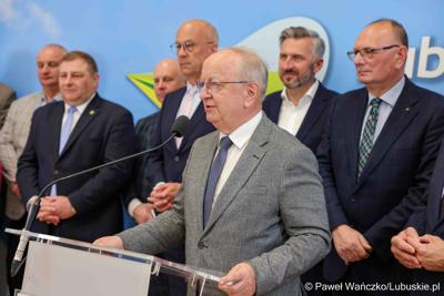 Uczestnicy konferencji prasowej dot. kampanii profrekwencyjnej przed drugą turą wyborów prezydenckich