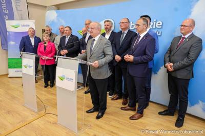 Uczestnicy konferencji prasowej dot. kampanii profrekwencyjnej przed drugą turą wyborów prezydenckich