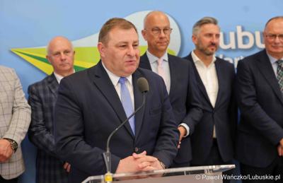 Uczestnicy konferencji prasowej dot. kampanii profrekwencyjnej przed drugą turą wyborów prezydenckich