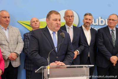 Uczestnicy konferencji prasowej dot. kampanii profrekwencyjnej przed drugą turą wyborów prezydenckich