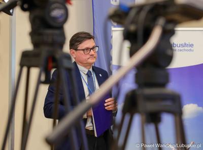 Uczestnicy konferencji prasowej dot. kampanii profrekwencyjnej przed drugą turą wyborów prezydenckich