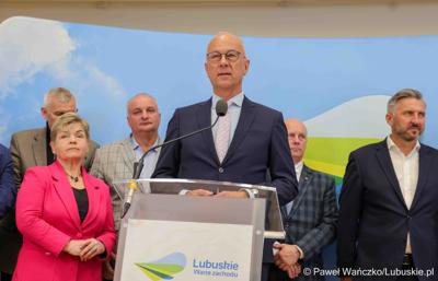 Uczestnicy konferencji prasowej dot. kampanii profrekwencyjnej przed drugą turą wyborów prezydenckich