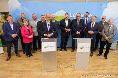 Uczestnicy konferencji prasowej dot. kampanii profrekwencyjnej przed drugą turą wyborów prezydenckich