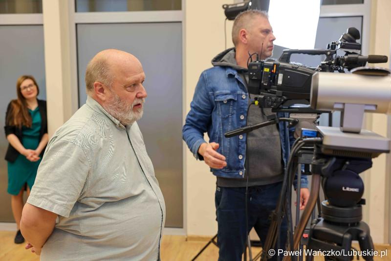 Dziennikarze na konferencji prasowej nt. VII Lubuskiego Święta Roweru w Otyniu.