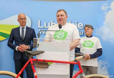 Wicemarszałek Województwa Lubuskiego Grzegorz Potęga przemawia podczas konferencii prasowej